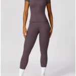 Conjunto desportivo com leggings e t-shirt - powerliftgirl