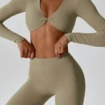 Crop top de manga comprida com sutiã