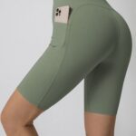 Calções desportivos com bolso