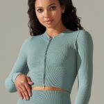 Camisola desportiva com fecho e mangas compridas