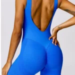 Fato de treino com rabo saliente