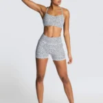 Conjunto desportivo com calções e sutiã - Polly