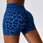 Calções desportivos com padrão leopardo sem costuras