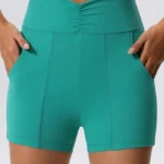 Calções desportivos com bolsos duplos profundos