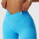 Calções desportivos push-up com cintura em V