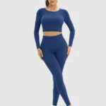 Conjunto desportivo com leggings e top curto