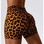 Calções desportivos com padrão leopardo sem costuras