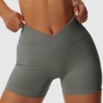 Calções desportivos push-up com cintura em V