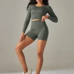 Conjunto desportivo com calções push-up