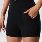 Calções desportivos com bolsos duplos profundos