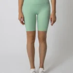 Calções desportivos com bolso