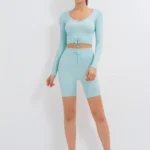 Conjunto desportivo canelado com calções e top