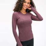 Camisola de manga comprida desportiva com orifício para o polegar