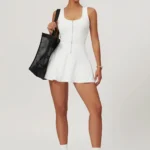 Conjunto desportivo com saia-calção - elegância