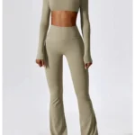 Conjunto desportivo com leggings largas e efeito push-up