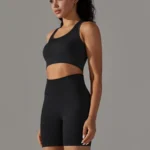 Conjunto desportivo com calções e sutiã - suprem