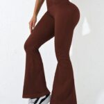 Leggings largas com nervuras, cintura cruzada e efeito push-up