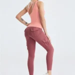 Conjunto desportivo com leggings e camisola sem mangas