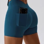 Calções desportivos com bolso para telemóvel
