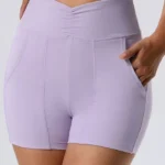 Calções desportivos com bolsos duplos profundos