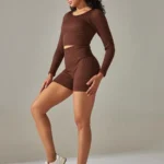 Conjunto desportivo com calções push-up