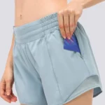 Calções com bolso com fecho