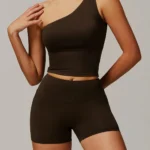 Conjunto de fitness com calções e top - justo e respirável