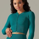Camisola desportiva com fecho e mangas compridas