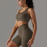 Conjunto desportivo com calções e sutiã - suprem