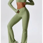 Conjunto desportivo com leggings largas e efeito push-up
