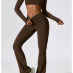 Conjunto desportivo com leggings largas e efeito push-up