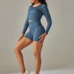 Conjunto desportivo com calções push-up