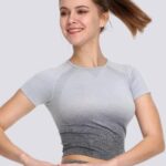Camisola desportiva com efeito degradê e mangas curtas