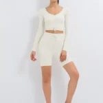 Conjunto desportivo canelado com calções e top