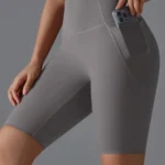 Calções desportivos - comprimento médio com efeito modelador