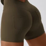 Calções desportivos com bolso para telemóvel