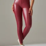 Leggings imitação de couro com interior em veludo