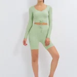 Conjunto desportivo canelado com calções e top