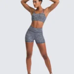 Conjunto desportivo com calções e sutiã - Polly