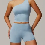 Conjunto de fitness com calções e top - justo e respirável