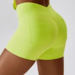Calções desportivos com bolso para telemóvel