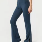 Leggings largas com fenda e cintura alta
