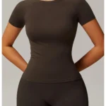 Camisola desportiva justa e respirável
