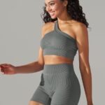 Conjunto desportivo - calções e sutiã de uma alça
