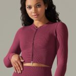 Camisola desportiva com fecho e mangas compridas