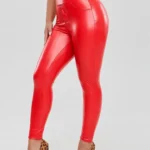 Leggings em imitação de couro com efeito modelador