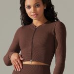 Camisola desportiva com fecho e mangas compridas