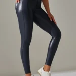 Leggings imitação de couro com interior em veludo