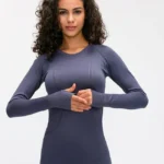 Camisola de manga comprida desportiva com orifício para o polegar