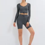 Conjunto desportivo canelado com calções e top